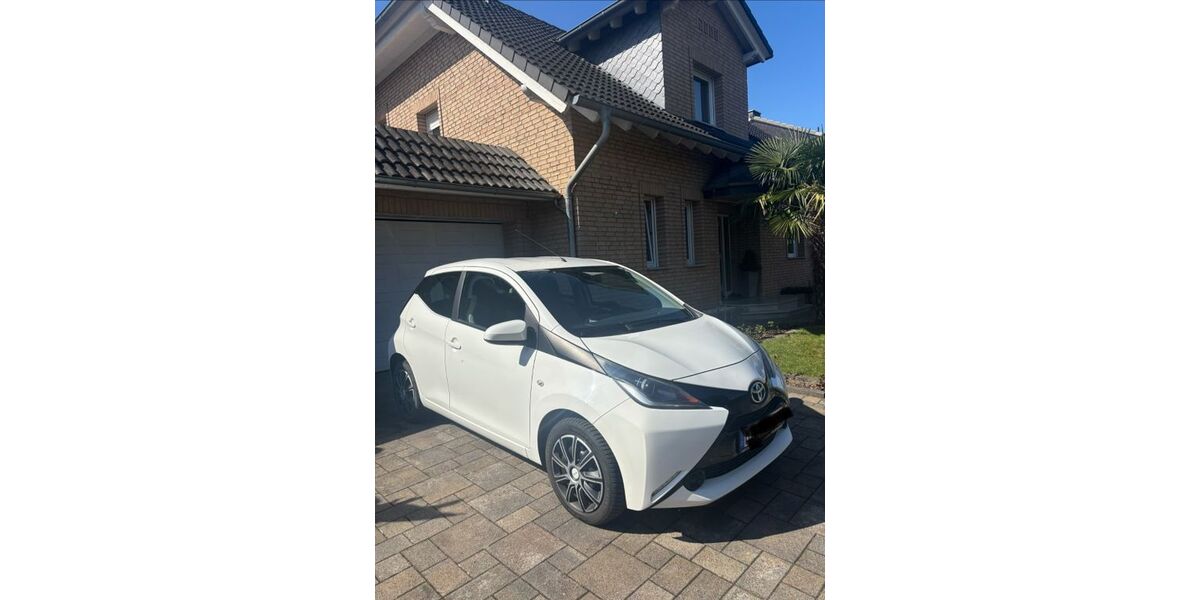 Toyota Aygo (X) 98.000 km 7.200 &euro; Bendorf 56170