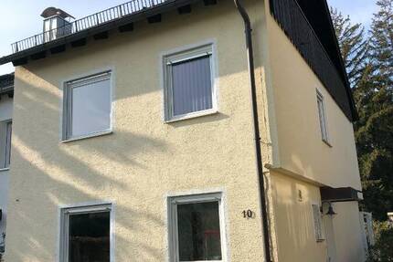 WEIGERT: Ansprechende Doppelhaushälfte mit ausgebautem Dachgeschoss und liebevoll angelegtem Garten