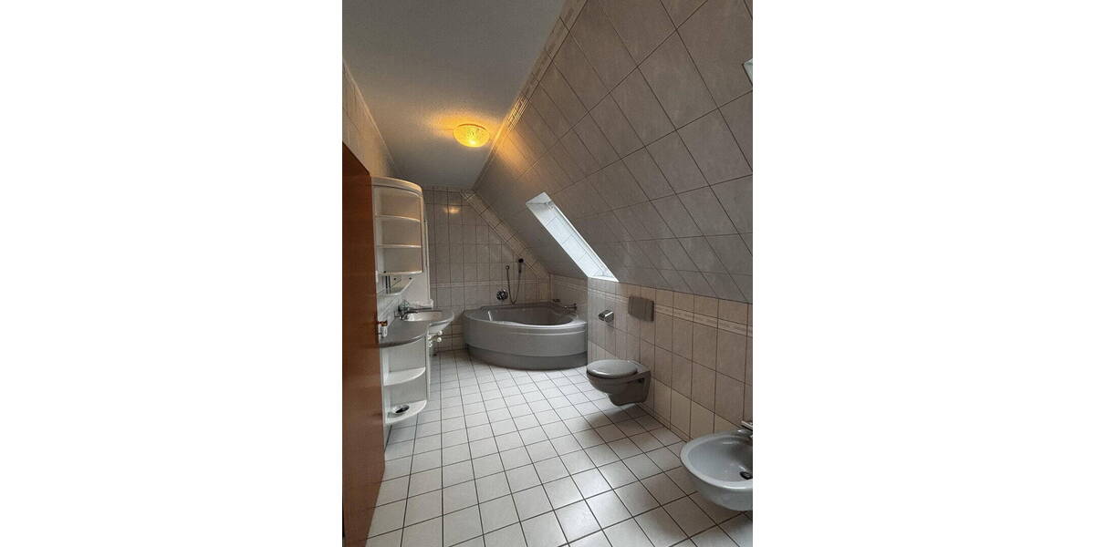 Einfamilienhaus Rellingen - 7 Zimmer, 202 m&sup2;, 2.300&euro; | Angebot:26806000