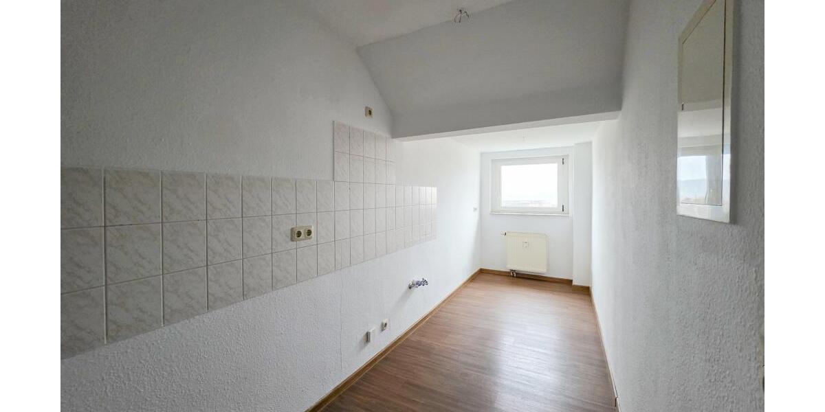 Schöne 3 Raum-Dachgeschoss Whg. mit Eckbadewanne - Dachgeschoßwohnung Gera Ostviertel | Angebot:26335591