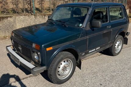 Lada Taiga 143.000 km 2.300 € Alfeld 91236