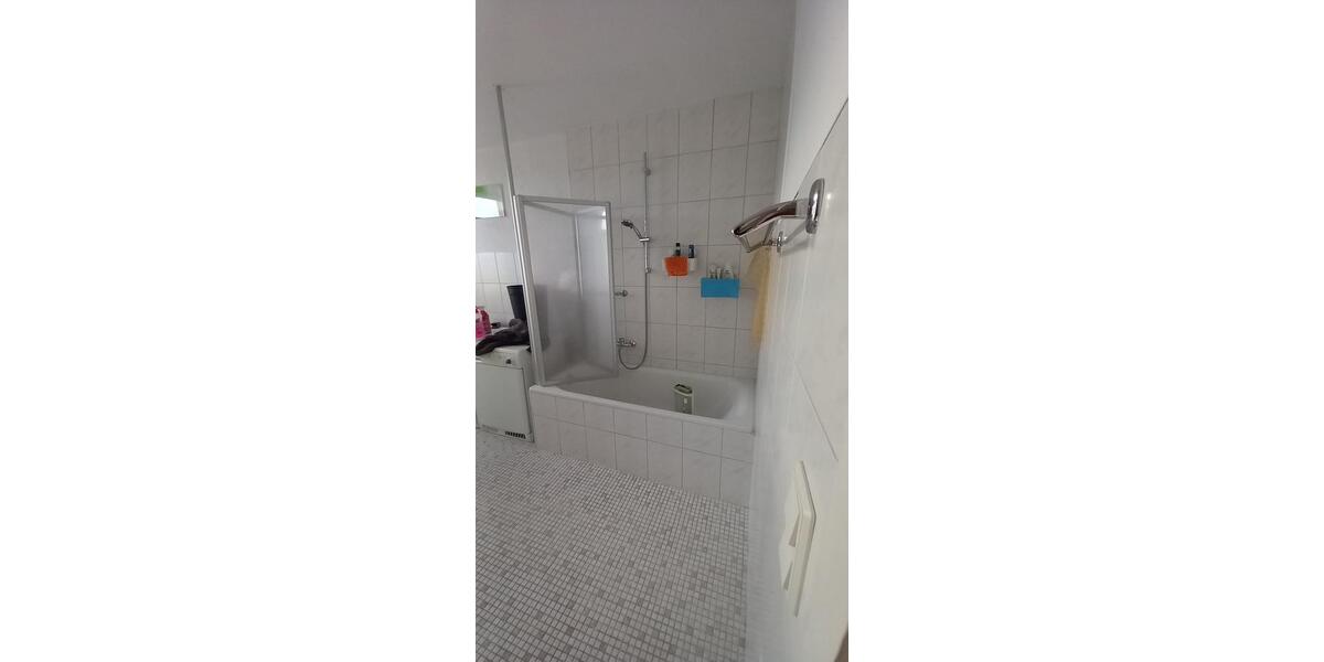 Etagenwohnung Rühen - 3 Zimmer, 80 m&sup2;, 600&euro; | Angebot:25418764