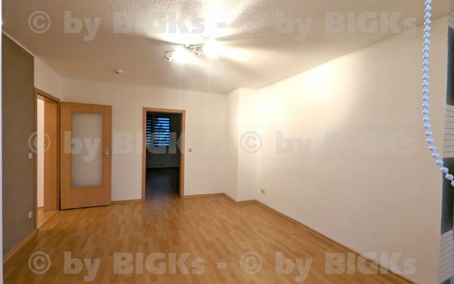 BIGKs: Suhl - Leninring - 2 Raum Wohnung Suhl,sep.Küche,Wannenbad, Balkon (-;)