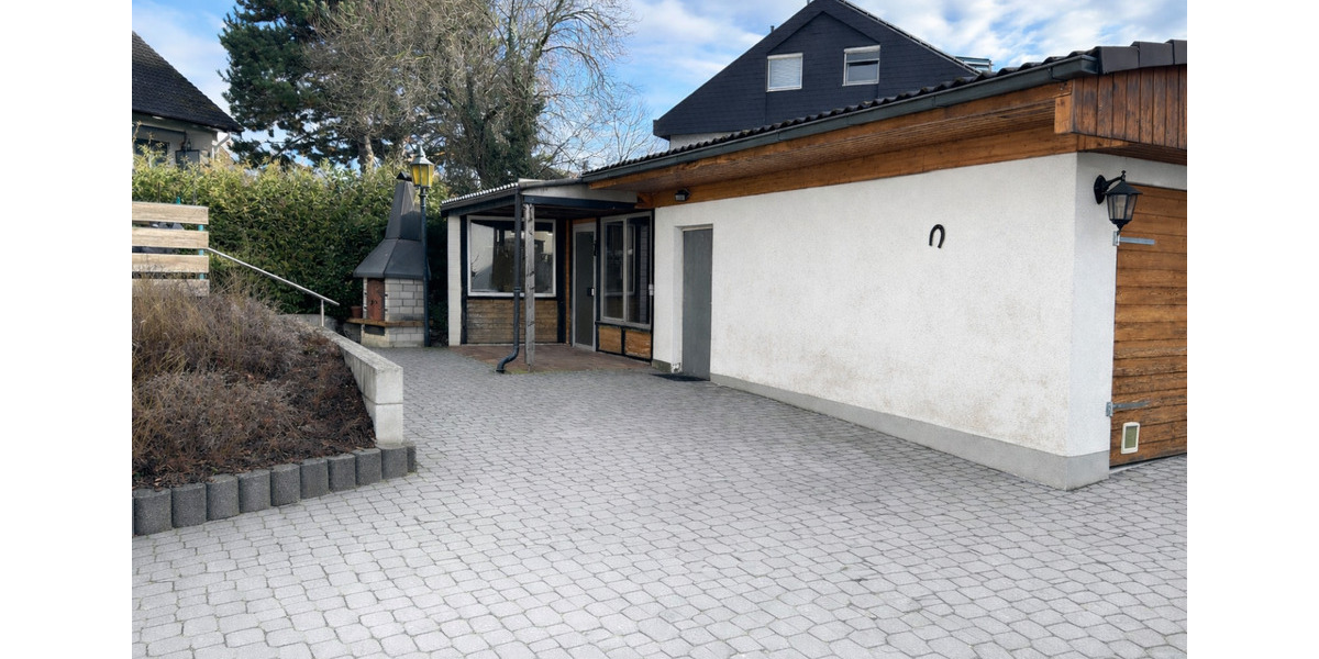 Eigentumswohnung im 2 Familienhaus 6 Zi. Terasse, Garage+Garten 6 zimmer