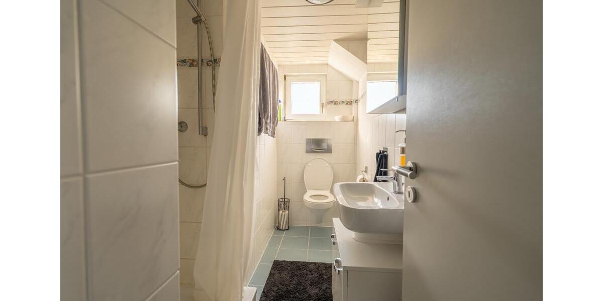 Dachgeschoßwohnung Wiesbaden Mainz-Amöneburg - 2 Zimmer, 104 m&sup2;, 1.710&euro; | Angebot:25975106