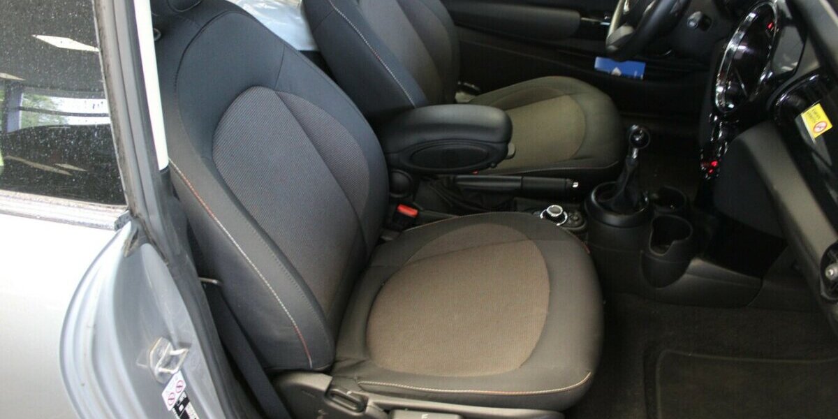 Mini Cooper Essential Trim - 8-Fach - 50.289 km 17.980 &euro; Euskirchen 53881
