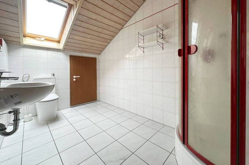 Außergewöhnliche 4,5 Zimmer Wohnung direkt am Feld mit Garage