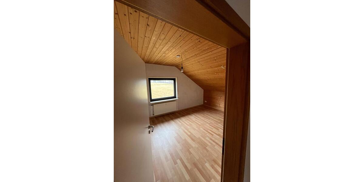 Dachgeschoßwohnung Abtsteinach - 3 Zimmer, 106 m&sup2;, 850&euro; | Angebot:26395156