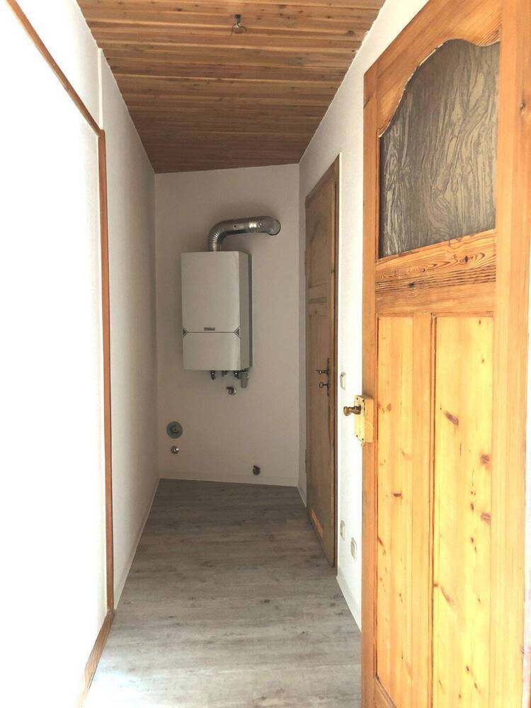 Gepflegte Zwei-Zimmer-Wohnung mit BalkonEinbauküche im Mietpreis enthaltenTageslichtbad zentral gelegen am Fuße der Augustusburg