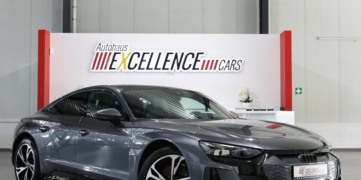 Audi e-tron GT QUATTRO / DAYTONA + BLACK / PANORAMA / 29.000 km 48.555 &euro; Hamm 59077