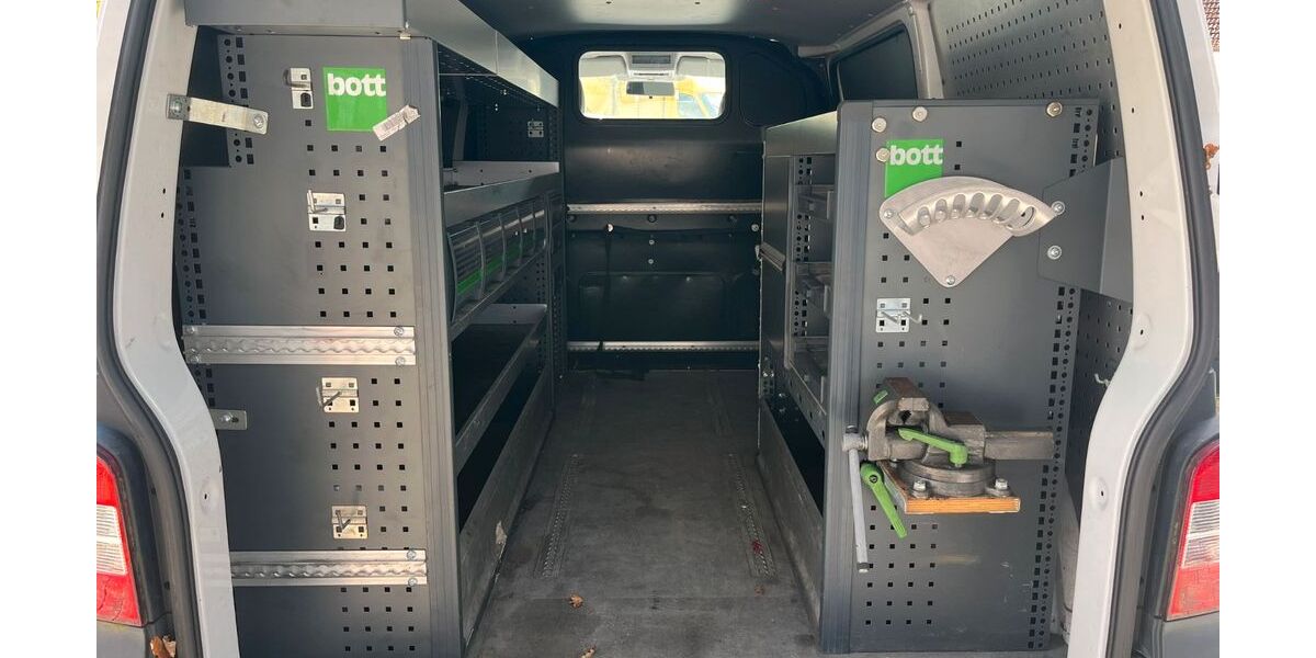 VW T5 Transporter 211.223 km 11.990 &euro; Finnentrop 57413