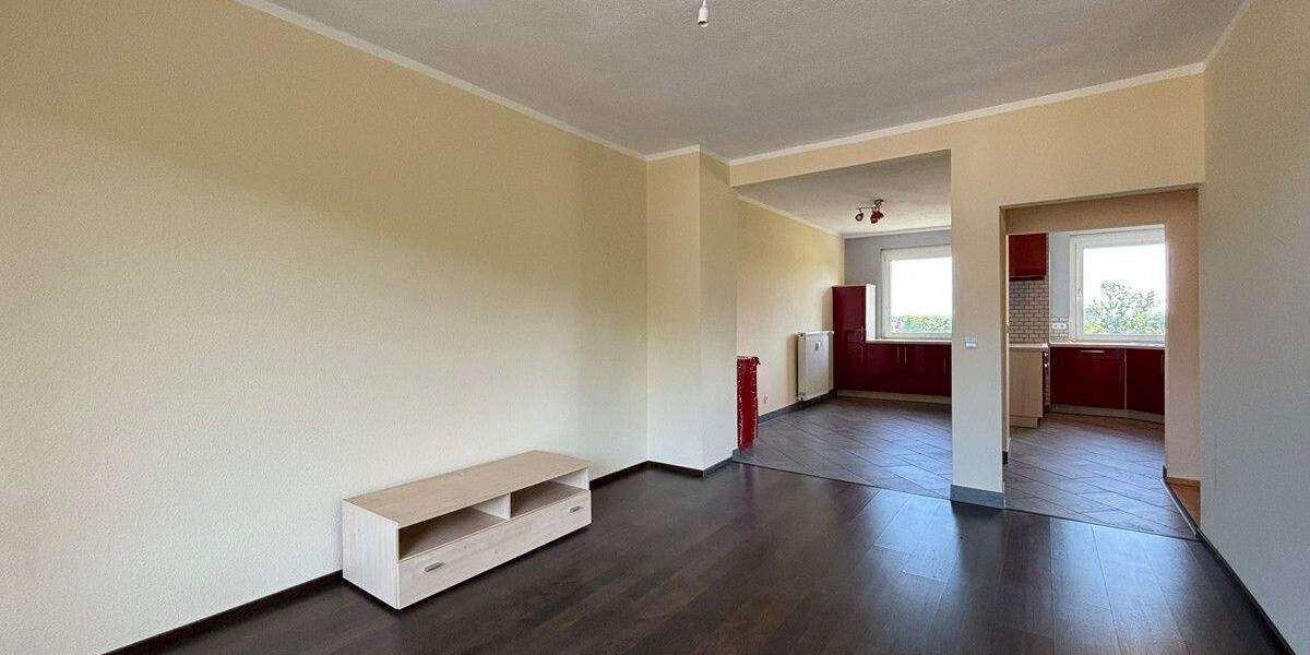 Familienfreundliche Eigentumswohnung mit Einbauküche, 2x Balkonen und 2x Garagen in Löberitz 5 zimmer