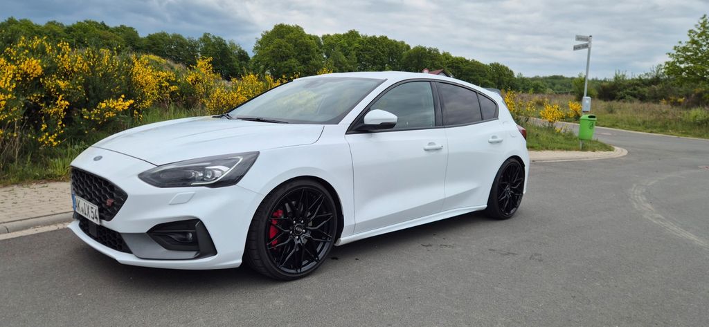 Ford Focus 93.000 km 20.800 &euro; Scheuerfeld 57584