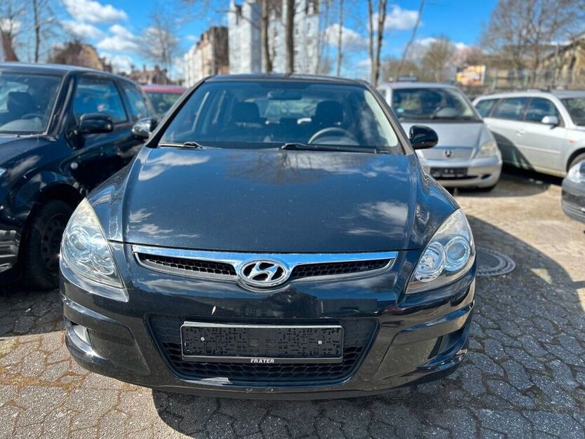 i30