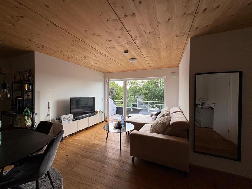 2-Zimmerwohnung im Dachgeschoss, Balkon u. TG-Platz