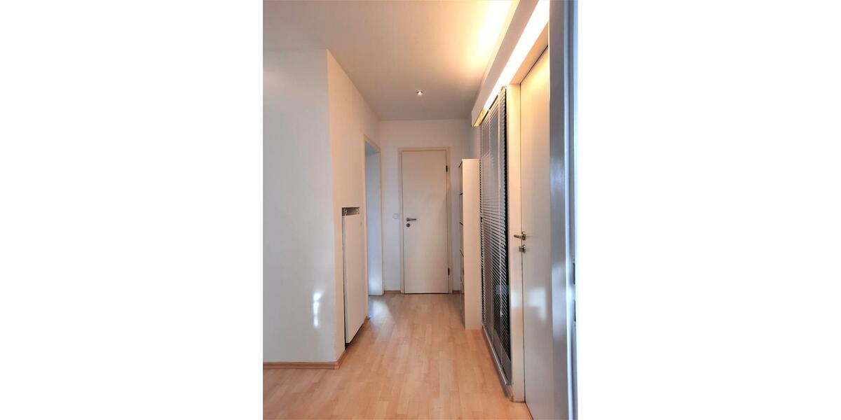 Sehr helle Dachgeschoss-Wohnung mit Süd-Westbalkon im Grünen zimmer