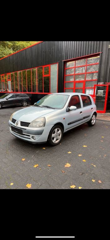 Renault Clio 150.000 km 2.300 € Wetzlar 35584