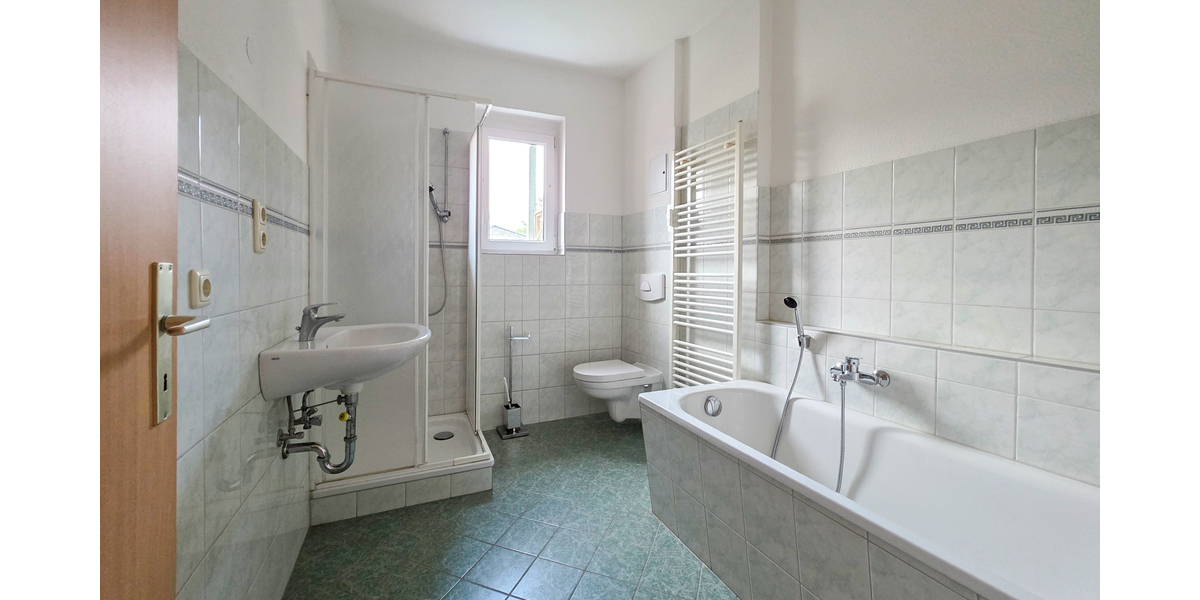 2 Raum DG-Wohnung mit Balkon und Blick ins Grüne. Bad mit Wanne! In Weida! - Dachgeschoßwohnung Weida Liebsdorf | Angebot:26347862