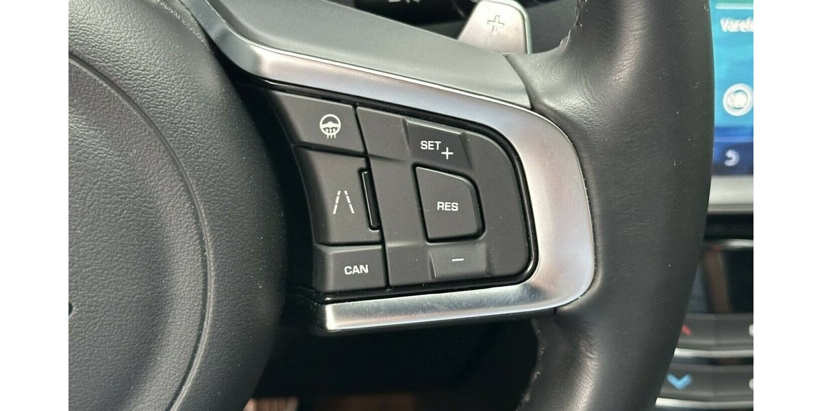 Jaguar F-Pace 3,0 D AWD R-Sport +AHK+Panorama+Navi+Kamera 92.200 km 28.990 &euro; Jaderberg 26349