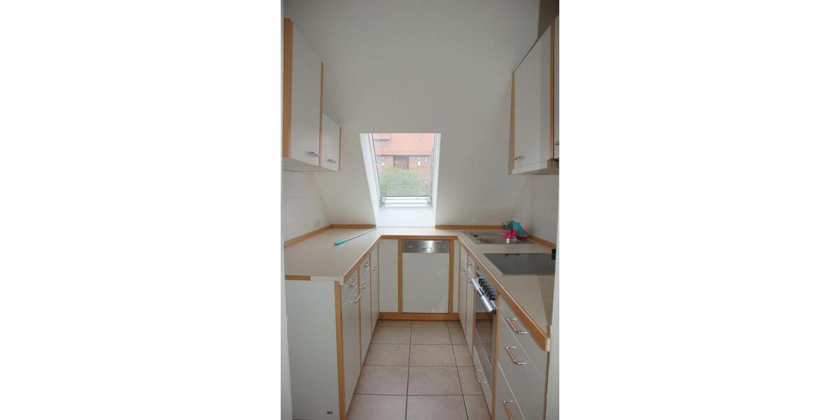 Dachgeschoßwohnung Frankfurt (Oder) - 4 Zimmer, 165 m&sup2;, 1.050&euro; | Angebot:26355014