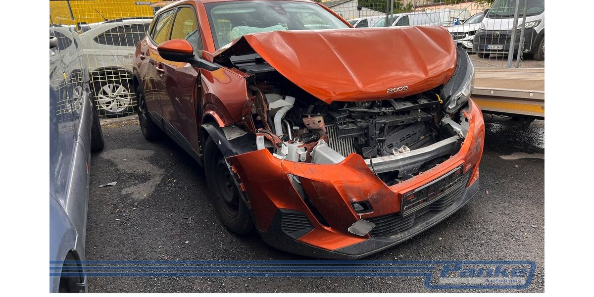 Peugeot 2008 1.2 PureTech 100 Active Pack*Unfall* 21.200 km 6.380 &euro; Berlin 13187