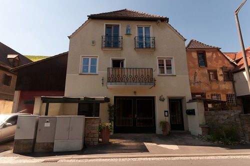 Zweifamilienwohnhaus mit viel Wohnraum im Herzen Escherndorfs 9 zimmer