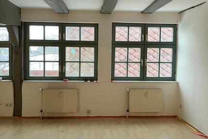 Charmante Wohnung in der Innenstadt mit neuem Anstrich und Stellplatz 2 zimmer