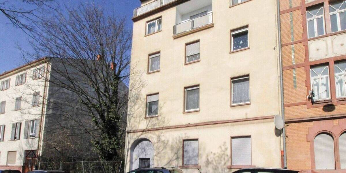 Schön geschnittene 4 Zimmer Wohnung mit 2 Balkonen in zentraler Lage 4 zimmer