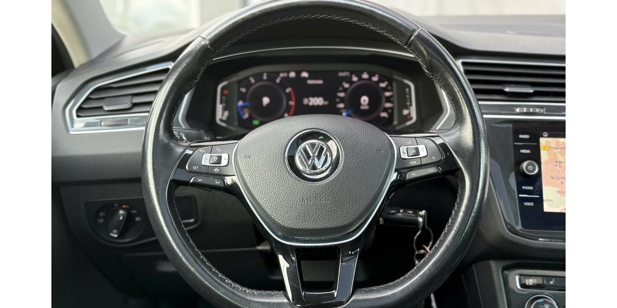 VW Tiguan 1.5 TSI Highline 360°/NAVI/CARPLAY/PANO 110.221 km 22.900 &euro; Villingen-Schwenningen 78054