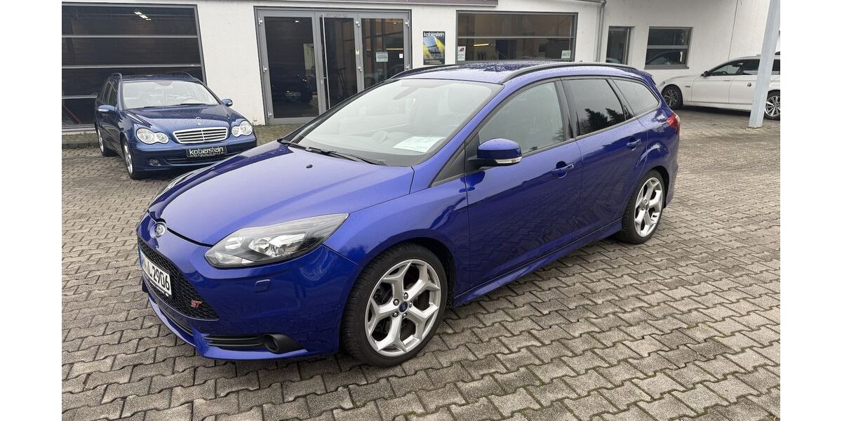 Ford Focus 136.000 km 9.850 € Schorndorf bei Stuttgart 73614