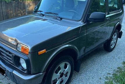 Lada Urban 55.000 km 8.900 € München 81827