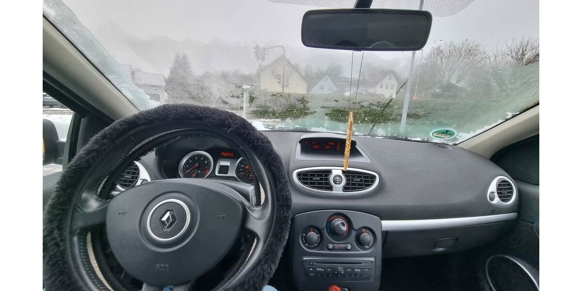 Renault Clio 161.000 km 2.250 &euro; Runkel 65594