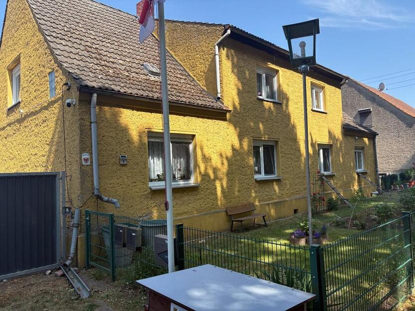Erdgeschoßwohnung mit Gartenanteil & großem Hof – Wohnen auf