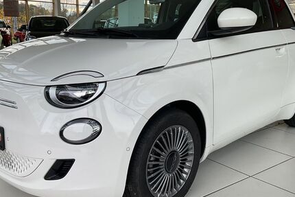 Fiat 500e 8.590 km 21.220 € Tübingen 72072