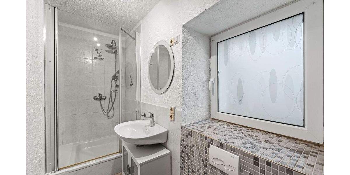 Einfamilienhaus Hilzingen - 7 Zimmer, 215 m&sup2;, 585.000&euro; | Angebot:25879468