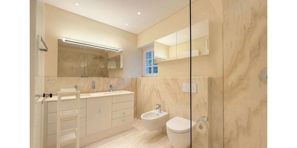 Großzügige 4-Zimmer-Wohnung mit Blick auf Schloss und Neckar – umfassend saniert 4 zimmer