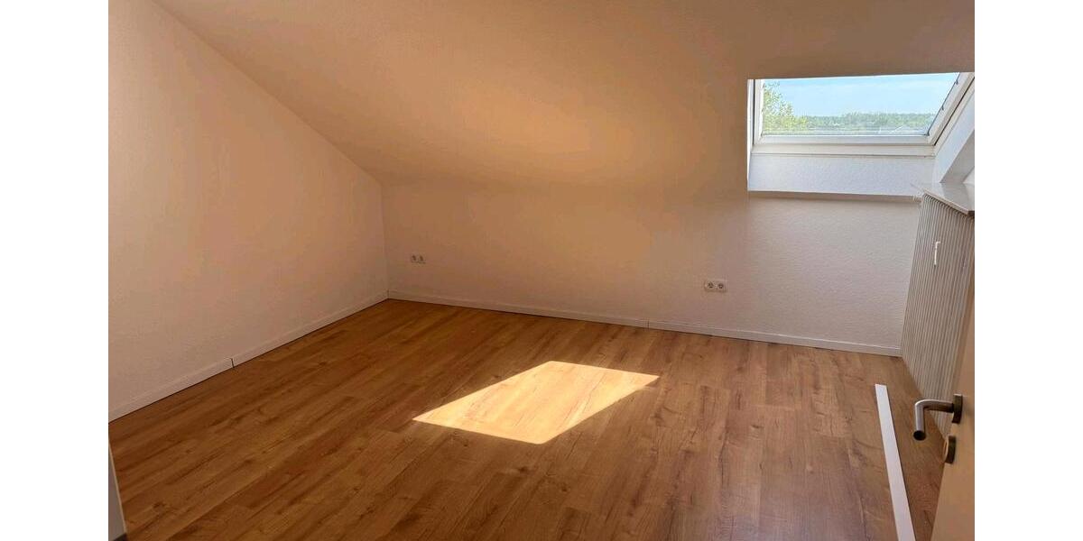 Dachgeschoßwohnung Lambsheim - 3 Zimmer, 65 m&sup2;, 650&euro; | Angebot:26635158