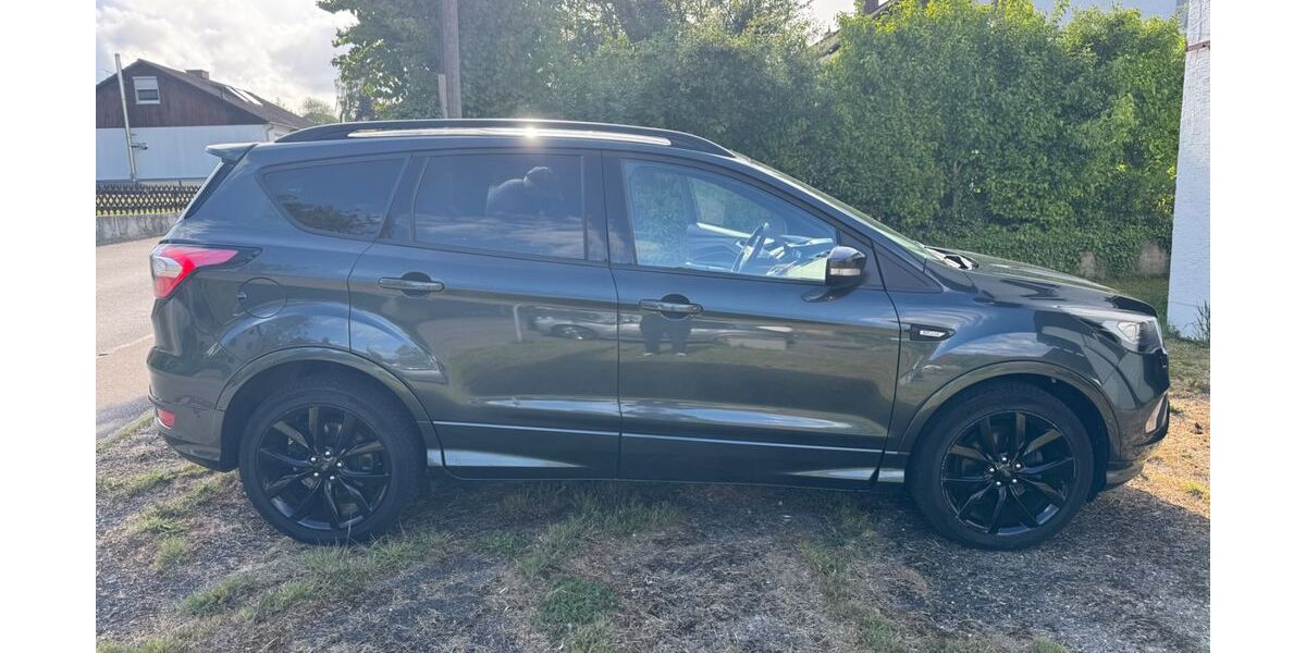 Ford Kuga 146.700 km 12.500 &euro; Neufahrn 85375