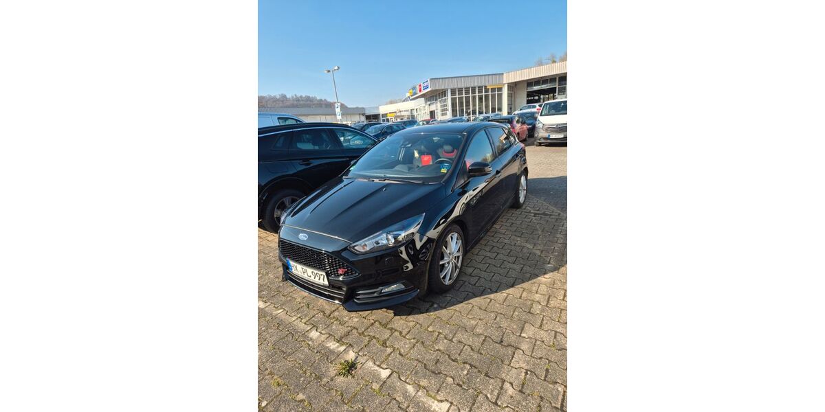 Ford Focus 173.000 km 10.000 &euro; Bad Driburg 33014