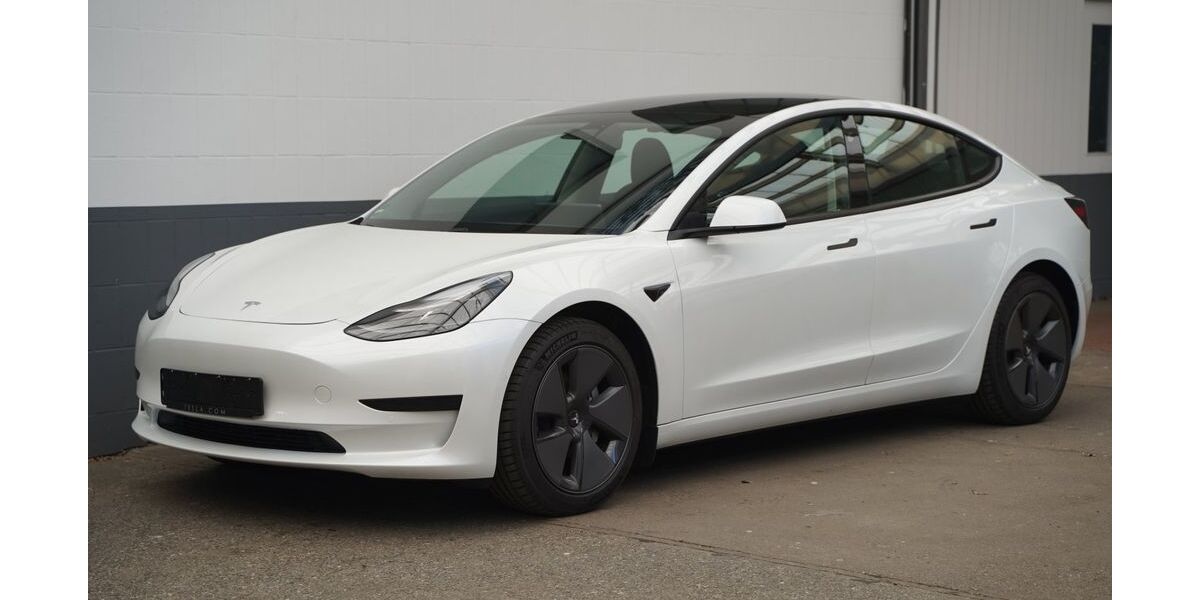 Tesla Model 3 79.987 km 23.950 &euro; Mönchengladbach 41236