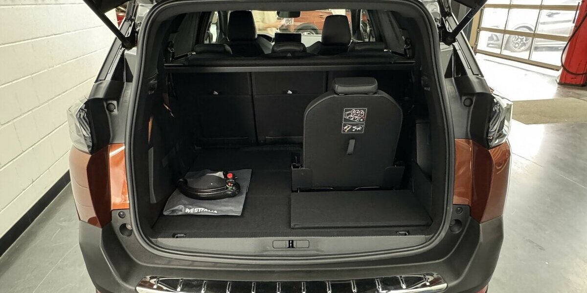Peugeot 5008 GT Pt 130 EAT 8 AHK 1.Hand 7 Sitze 13.300 km 26.620 &euro; Lich 35423