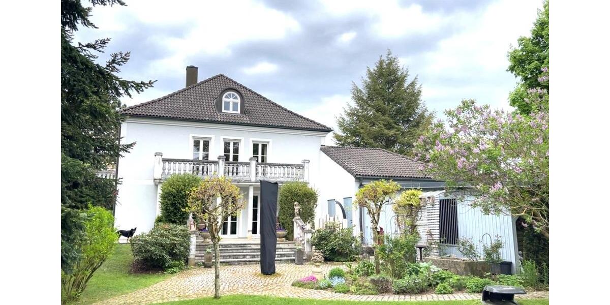 Villa Tirschenreuth - 8 Zimmer, 260 m&sup2;, 745.000&euro; | Angebot:24398586