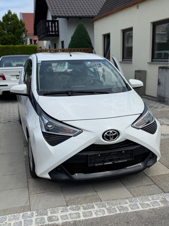 Aygo (X)