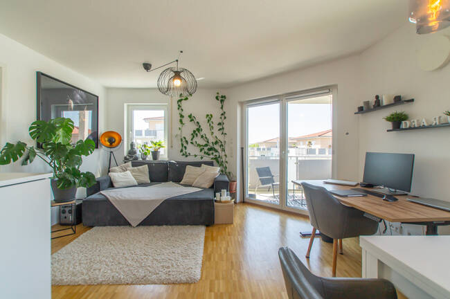 Modern und hell - 2-Zimmer Wohnung, möbliert - Fußbodenheizung, Aufzug, Tiefgarage - Ingolstadt West
