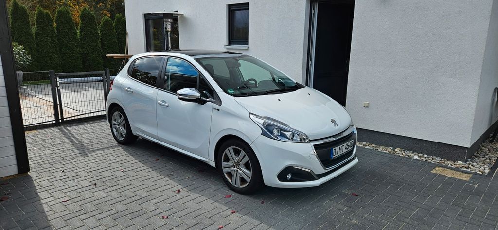 Peugeot 208 132.000 km 5.300 € Wustermark OT Elstal 14641