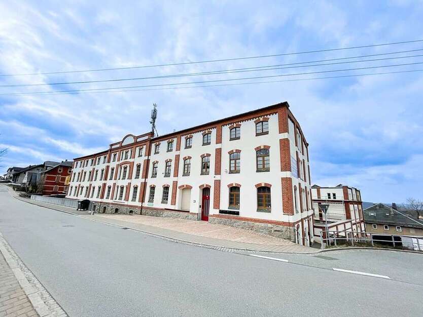 Büro in Lauter-Bernsbach 600 € 200 m²