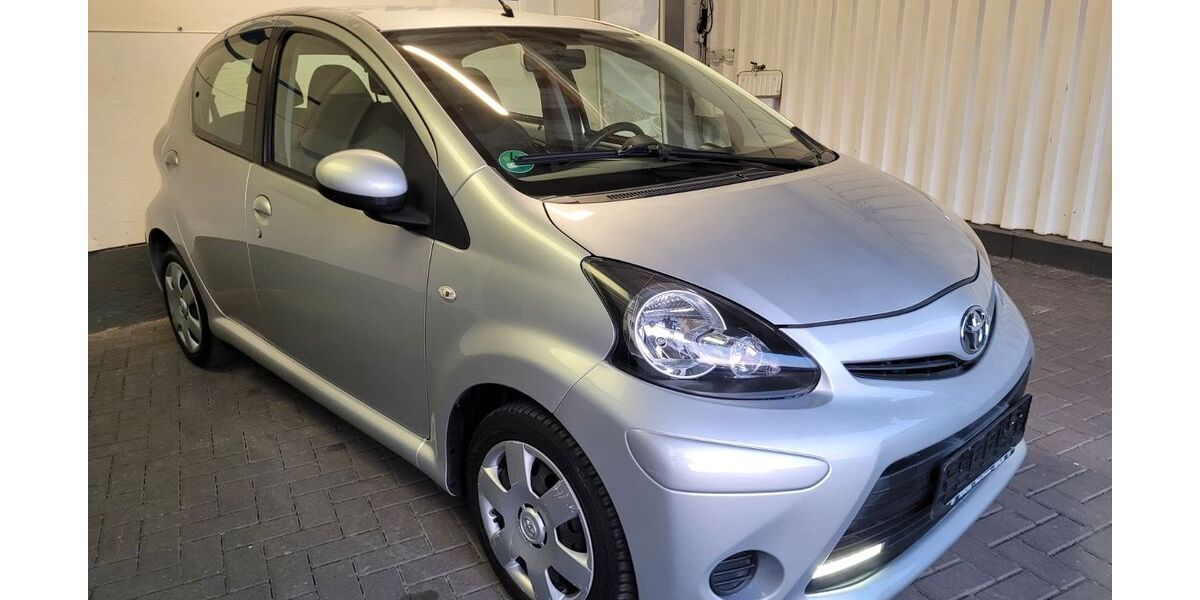 Toyota Aygo (X) 89.755 km 4.900 &euro; Berlin 12277