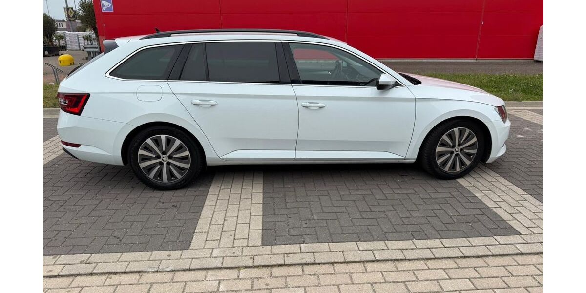 Skoda Superb 141.000 km 12.490 &euro; Straelen 47638