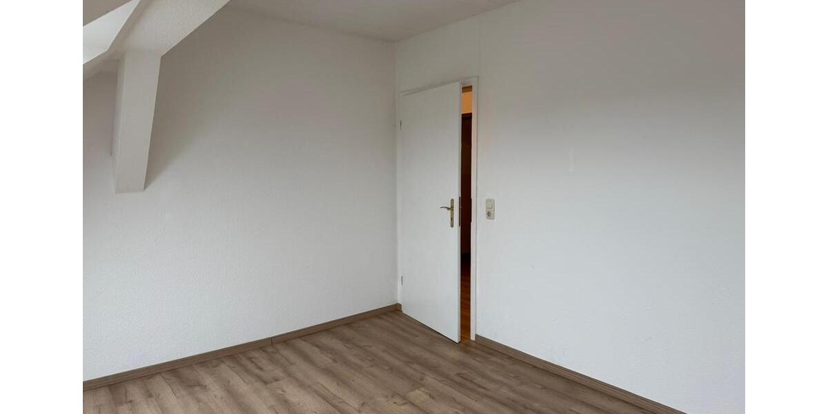 Dachgeschoßwohnung Weißenfels - 3 Zimmer, 74 m&sup2;, 518&euro; | Angebot:25999383