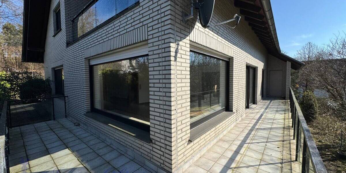 Einfamilienhaus Lage Hörste - 8 Zimmer, 250 m&sup2;, 1.600&euro; | Angebot:26545492